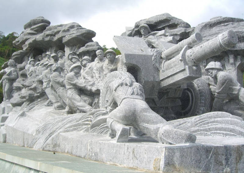 Đá bay trong gió hát -0