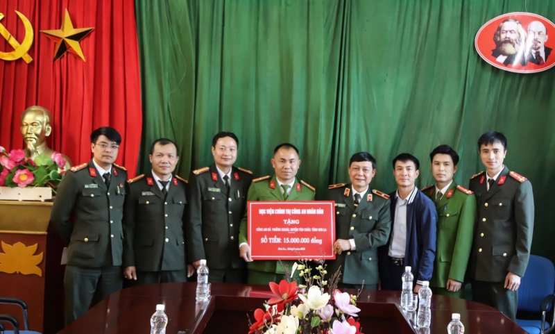 Học viện chính trị CAND trao tặng 500 triệu đồng xây dựng 10 căn nhà tình nghĩa -0