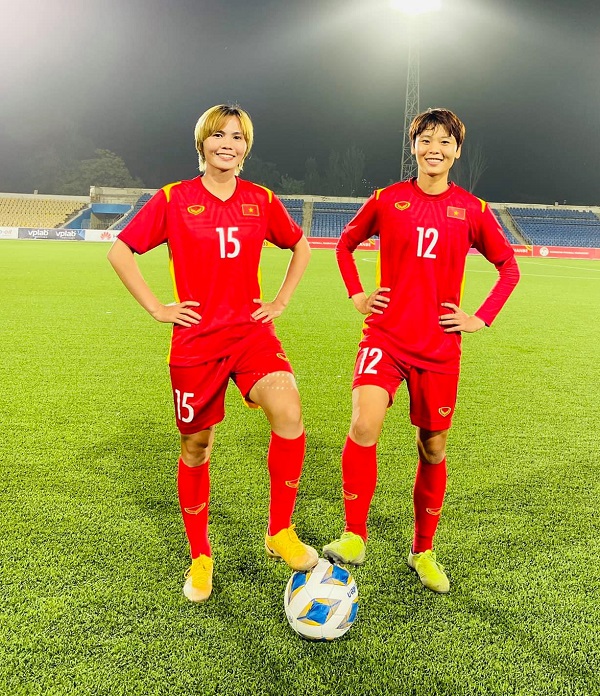 Cuộc sống đời thường của những cô gái đá bóng đi World Cup -0