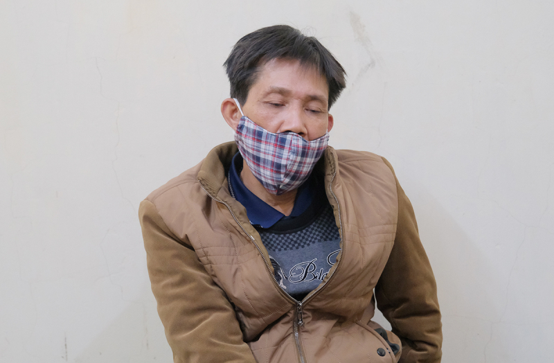 Bắt kẻ trốn nã vì hiếp dâm con gái ruột -0