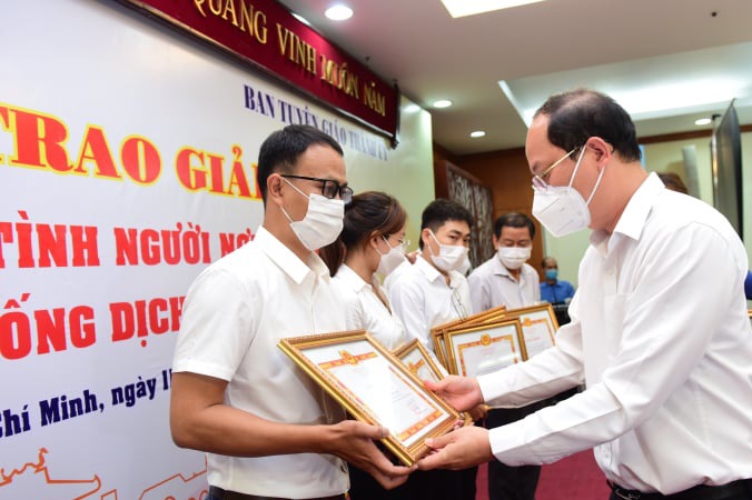 Trao giải cuộc thi “Tình người nơi tuyến đầu phòng, chống dịch COVID-19” -0