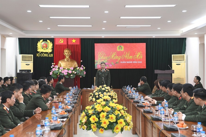 Minister To Lam visits MPS Office, Department of External Security after Tet holiday -1