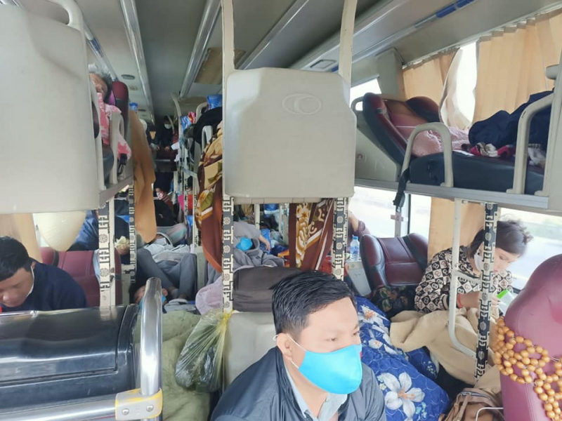 Xe khách nhồi nhét, xe tải cơi nới đua nhau vi phạm TTATGT khi qua cửa ô vào Đà Nẵng ngày đầu năm  -1