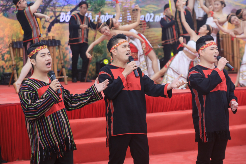 Chủ tịch nước Nguyễn Xuân Phúc dự khai mạc “Ngày hội Sắc xuân trên mọi miền Tổ quốc” -0