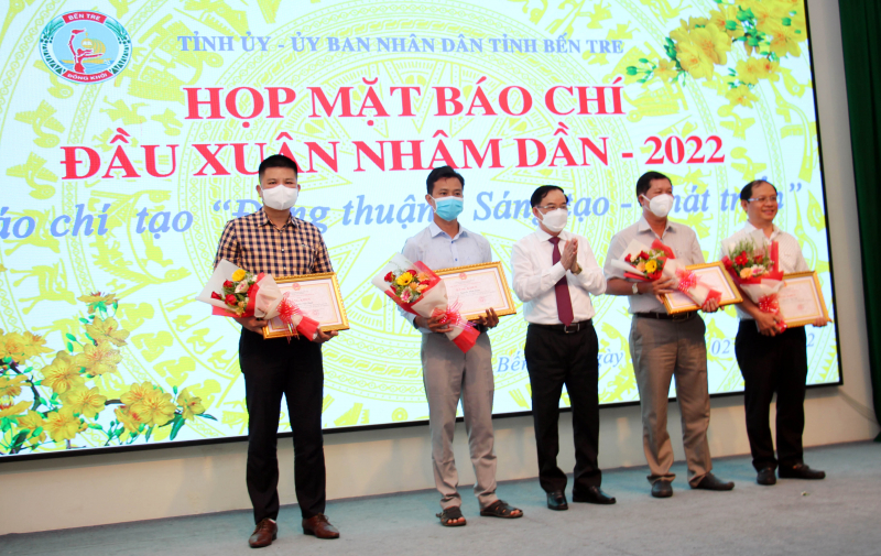 Báo chí góp phần cùng tỉnh Bến Tre thực hiện thắng lợi “mục tiêu kép” -1