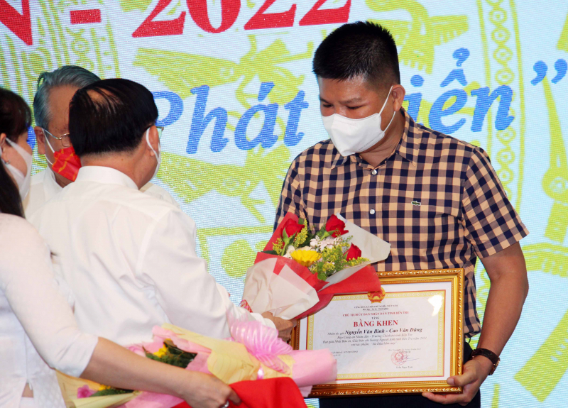 Báo chí góp phần cùng tỉnh Bến Tre thực hiện thắng lợi “mục tiêu kép” -1