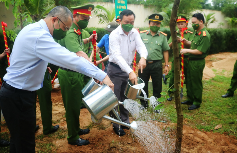 Trại giam Xuân Phước phát động “Tết trồng cây – Đời đời nhớ ơn Bác Hồ” -0