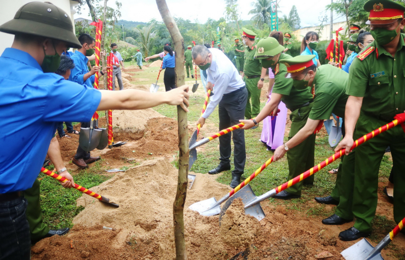 Trại giam Xuân Phước phát động “Tết trồng cây – Đời đời nhớ ơn Bác Hồ” -0