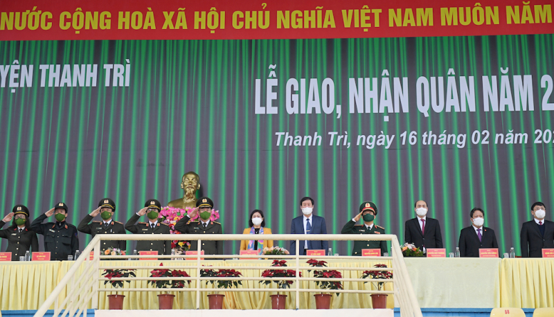 Thứ trưởng Trần Quốc Tỏ dự lễ giao, nhận quân -0