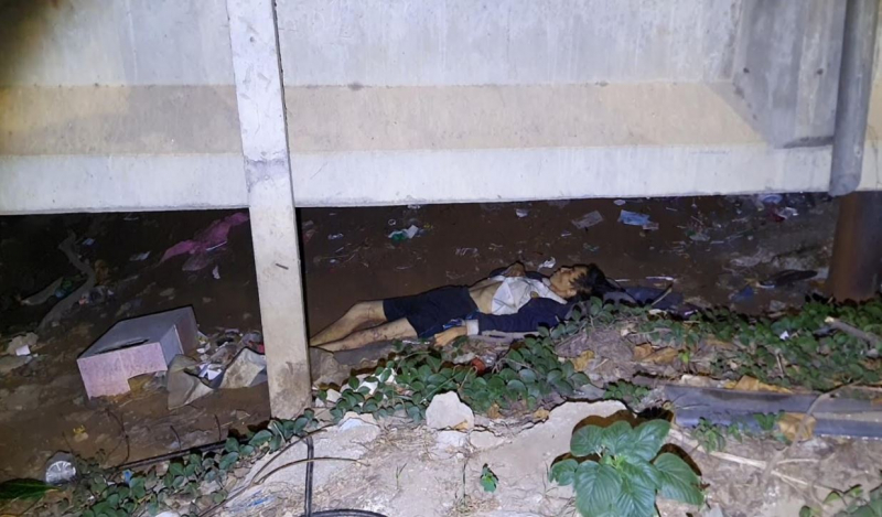 Phát hiện thi thể nam thanh niên nằm dưới gầm cầu Hùng Vương -0