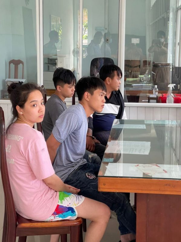 Bắt giữ 4 đối tượng giết người tại quán karaoke trên đường chạy trốn -0