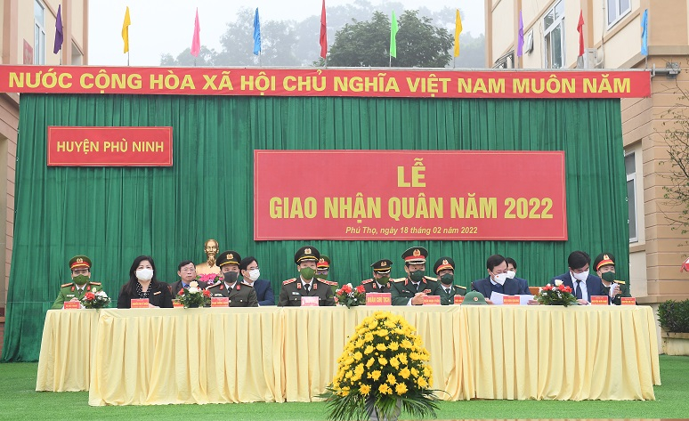 Thứ trưởng Lê Văn Tuyến dự Lễ giao nhận quân tại huyện Phù Ninh, tỉnh Phú Thọ -0