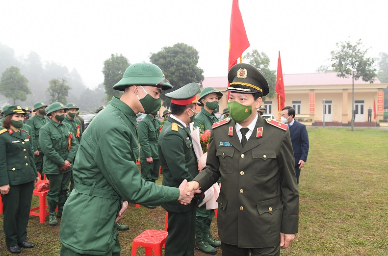 Thứ trưởng Lê Văn Tuyến dự Lễ giao nhận quân tại huyện Phù Ninh, tỉnh Phú Thọ -1