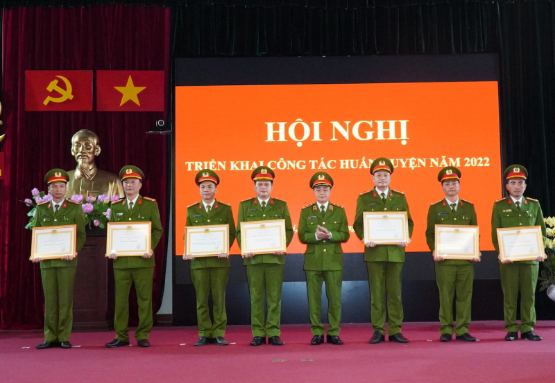 Huấn luyện CSCĐ bằng các phương án thực binh mới, chuyên biệt, riêng có -0