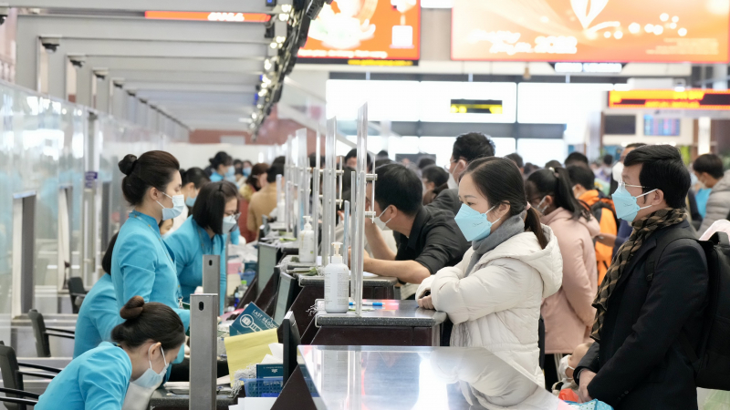 Bộ GTVT yêu cầu làm rõ giá vé máy bay về TP.HCM tăng cao sau Tết -0