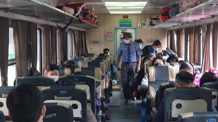 Từ 21-2: Tạm dừng chạy tàu Hà Nội - Vinh do khách giảm mạnh. -0