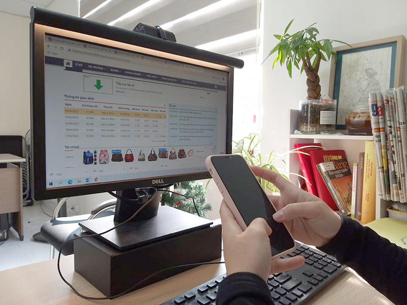 Sốc với phí tin nhắn SMS banking tiền triệu mỗi tháng -0