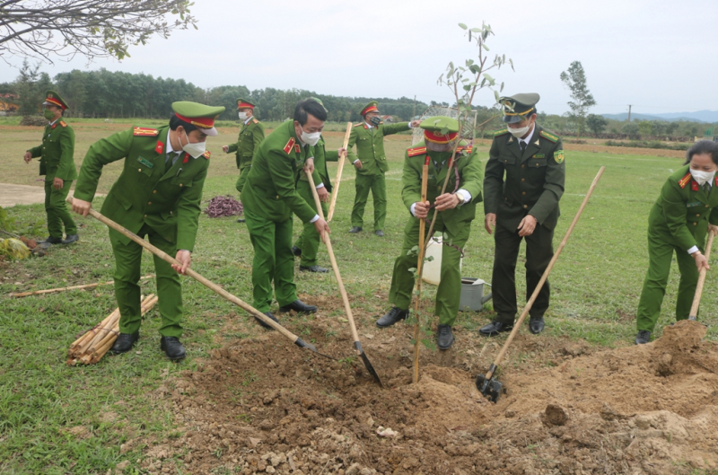 Trại giam Đồng Sơn trồng trên 26 ngàn cây xanh phủ xanh đất trống -0