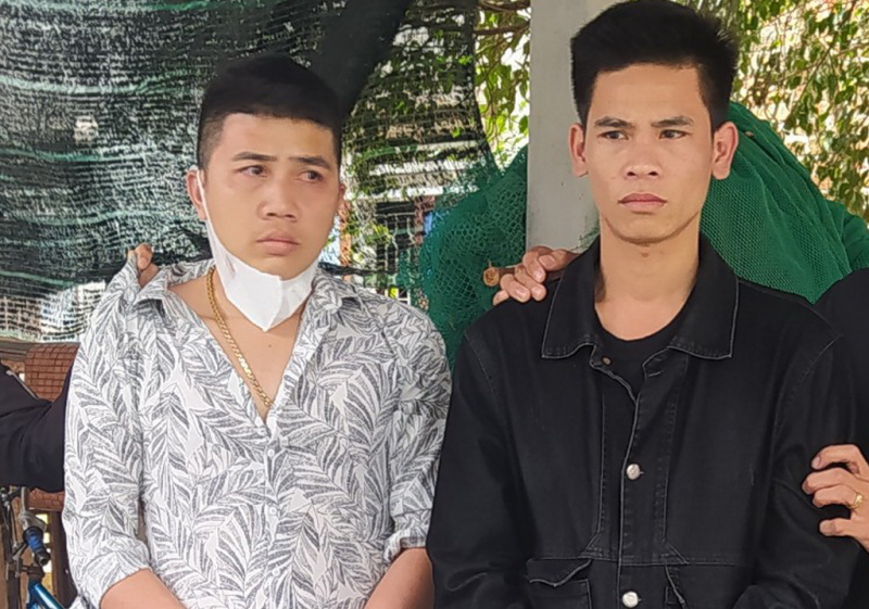 Công an xã cải trang vây bắt hai đối tượng đang bị truy nã   -0