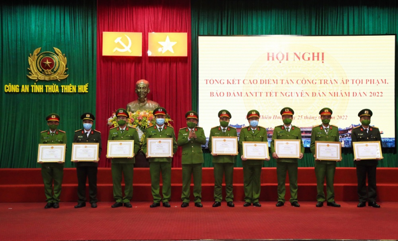 Khen thưởng nhiều tập thể, cá nhân trong đợt cao điểm phòng chống tội phạm  -0