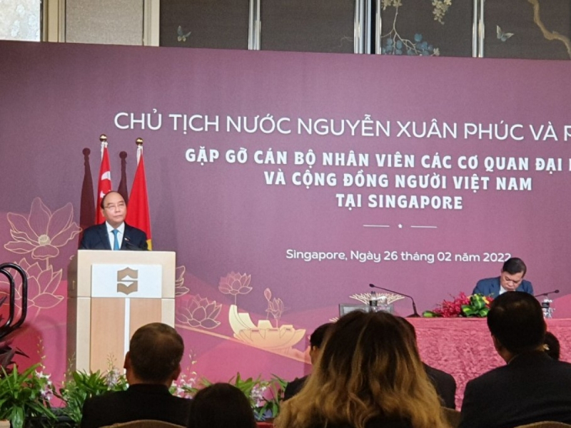 Chủ tịch nước Nguyễn Xuân Phúc gặp gỡ cộng đồng người Việt tại Singapore -0