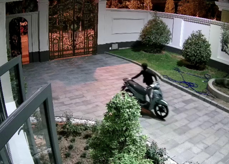 Thêm một vụ trộm xe gắn máy do nhóm đối tượng đi xe ô tô thực hiện -0