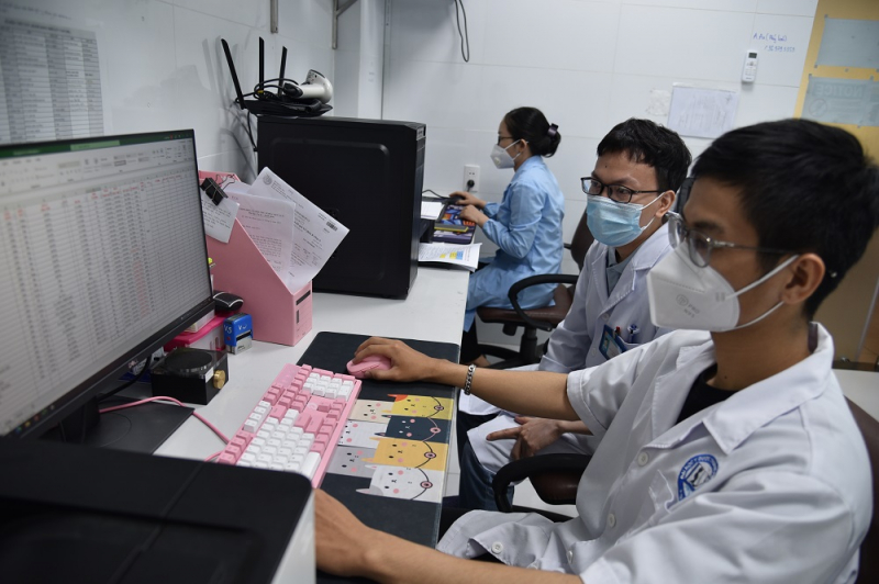 Những người thầy thuốc  mang sắc phục Công an -0