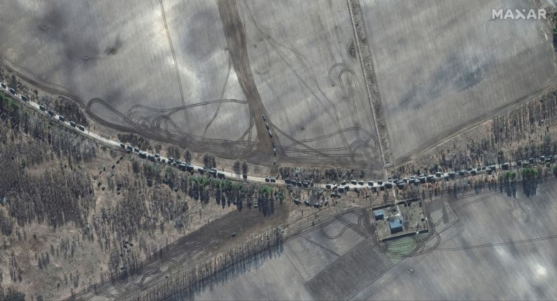 Hình ảnh đoàn xe nghi binh của quân đội Nga gần Kiev. Ảnh: Maxar