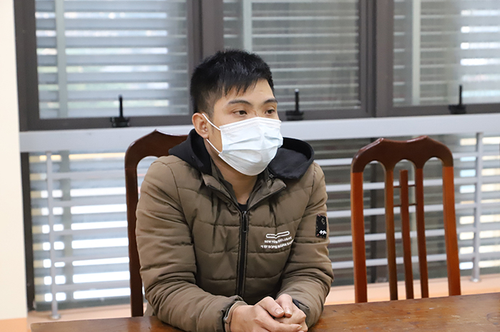 Vận động đối tượng truy nã xuất cảnh trái phép ra đầu thú -0