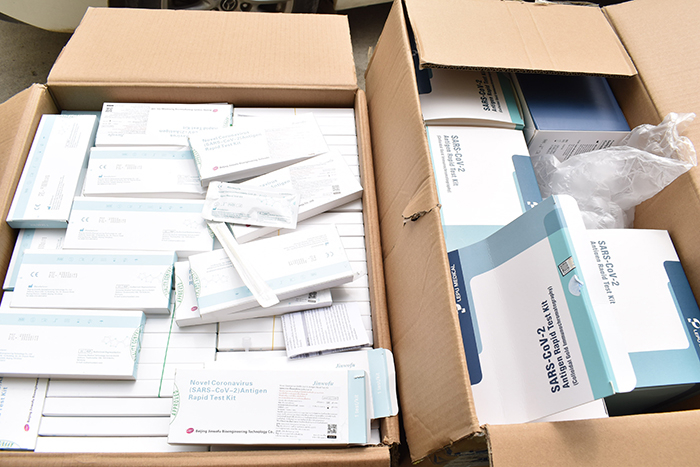 Phát hiện vụ vận chuyển 2000 que test nhanh COVID -19 không rõ nguồn gốc -1