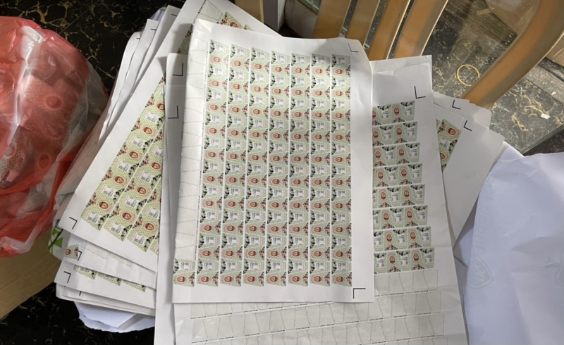 Phát hiện 2 cơ sở sản xuất hàng nghìn chai nước sát khuẩn và dầu gió giả -0