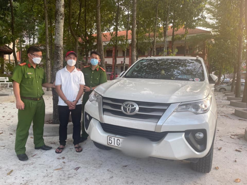 Thuê xe ô tô đi cầm 300 triệu đồng rồi dàn cảnh “cướp” lại xe -0