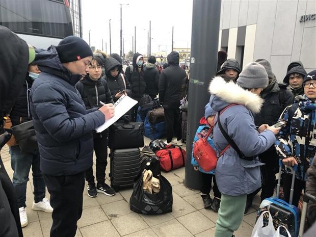 Most Vietnamese citizens in Ukraine evacuated from battle zone -0