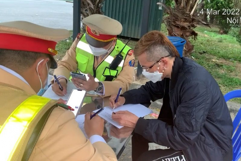 Test nhanh dương tính ma túy, tài xế nói do dùng thuốc chữa COVID-19 -0