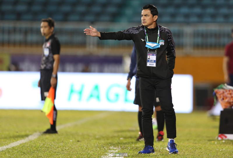 Thế khó của Kiatisak -0