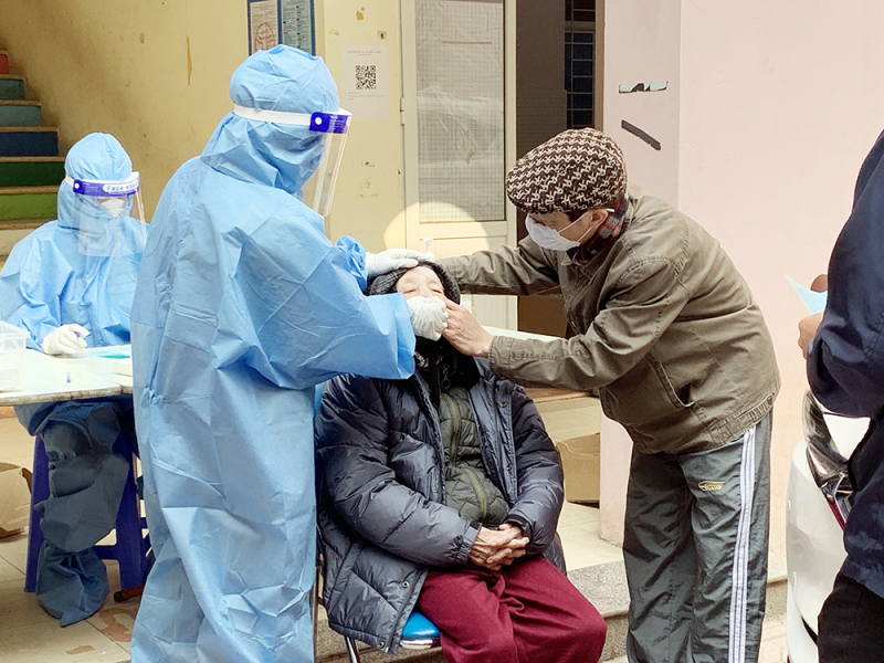 Biến thể Omicron lây lan quá nhanh - nới lỏng nhưng không thả lỏng -0