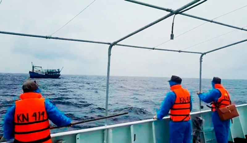 Tìm kiếm cứu nạn và lai dắt an toàn tàu cá của ngư dân Khánh Hòa  -0