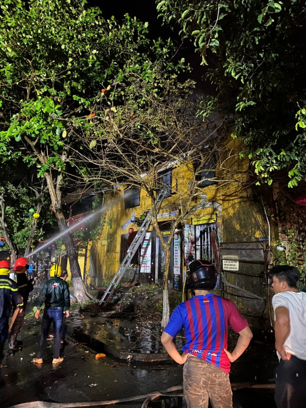 Hỏa hoạn khiến nhà cổ 2 tầng ở Hội An hư hỏng nặng -0