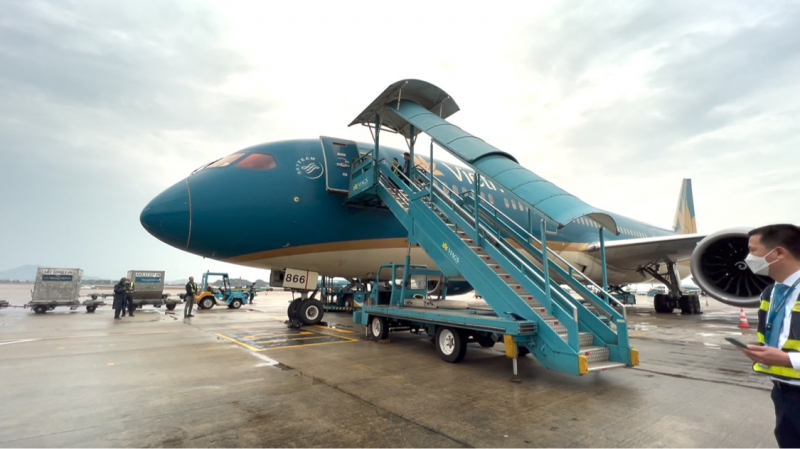 Máy bay của Vietnam Airlines chính thức cất cánh đi đón người Việt tại Ukraine về nước -0