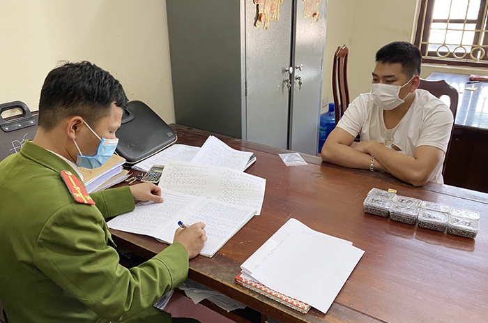 Bắt đối tượng sản xuất, chế tạo đạn súng săn -0