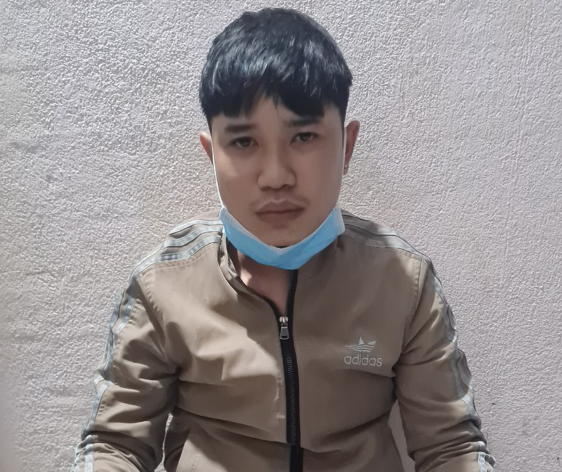 Bắt đối tượng rao bán vũ khí trên mạng, thu giữ 15 khẩu súng -0