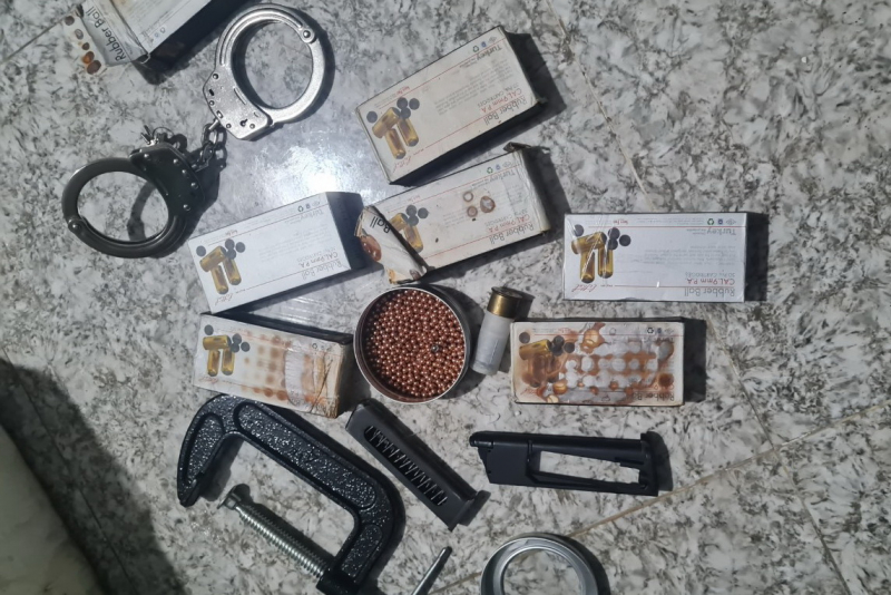 Bắt đối tượng rao bán vũ khí trên mạng, thu giữ 15 khẩu súng -0