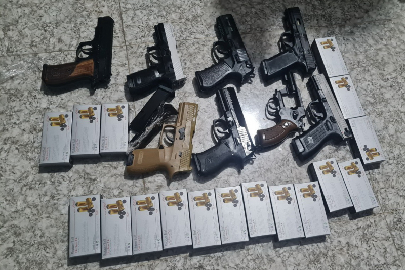 Bắt đối tượng rao bán vũ khí trên mạng, thu giữ 15 khẩu súng -1