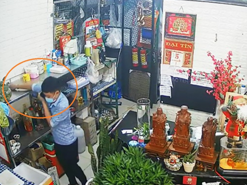 Quỵt tiền nhậu rồi còn trộm luôn điện thoại Iphone 13 -0