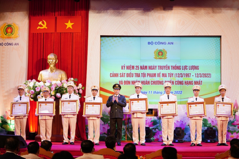 Đấu tranh không khoan nhượng với tội phạm ma tuý -0