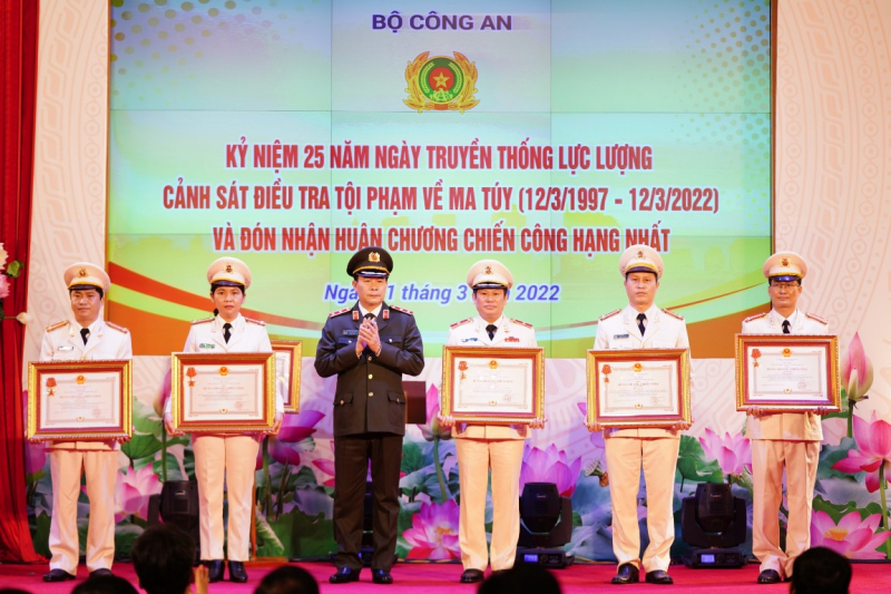 Đấu tranh không khoan nhượng với tội phạm ma tuý -0
