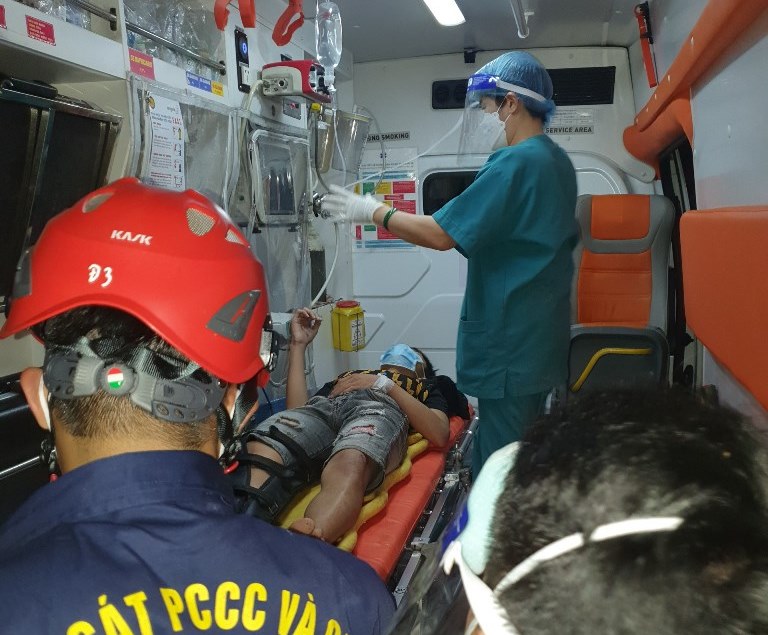 Cảnh sát PCCC&CNCH kịp thời giải cứu thiếu niên ngã vực sâu núi Sơn Trà trong đêm -0