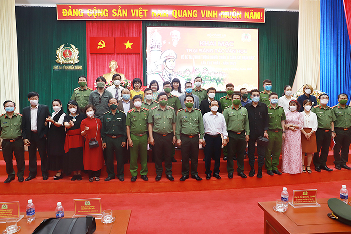 Khai mạc Trại sáng tác văn học về đề tài “Hình tượng người chiến sĩ Cảnh sát nhân dân” tại tỉnh Đắk Nông -0