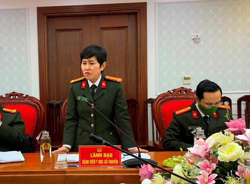 Thứ trưởng Lê Văn Tuyến kiểm tra công tác tại Cục Y tế -0