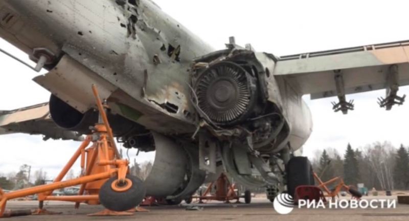 Su-25 Nga trúng tên lửa Ukraine rách toác nhưng vẫn về căn cứ an toàn -0